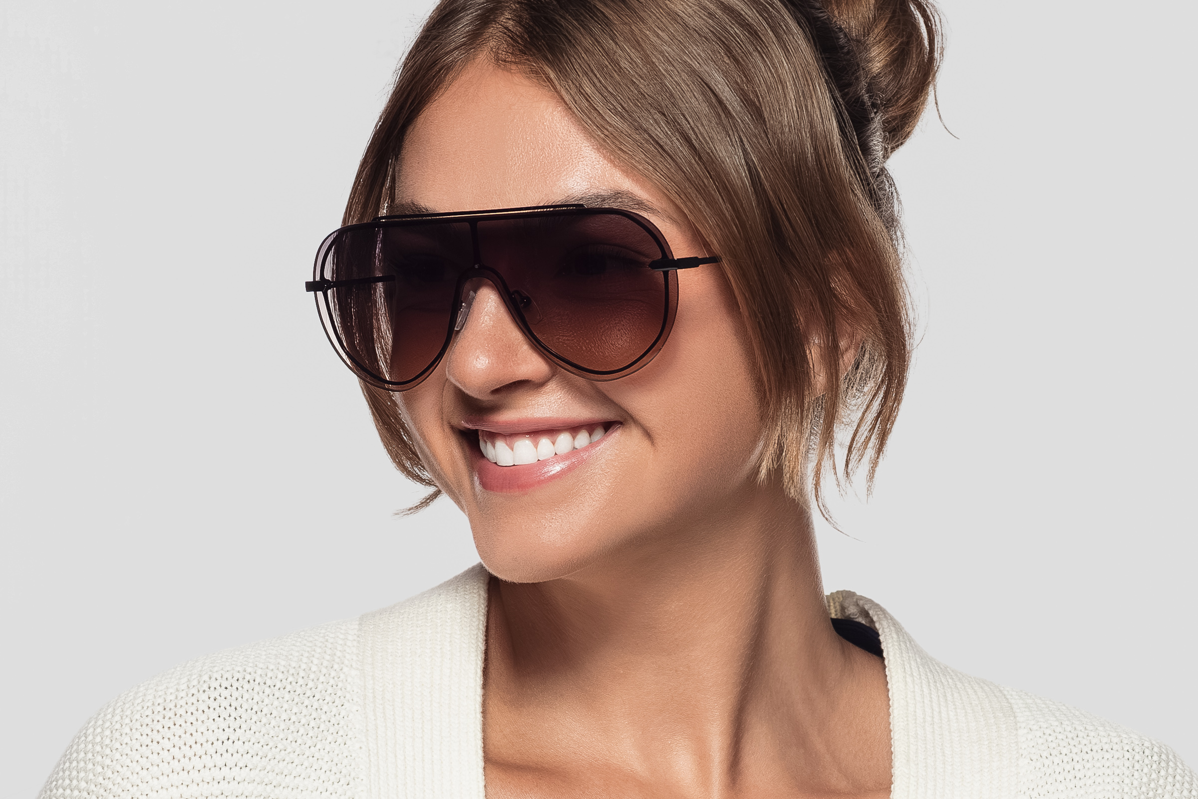 Susan - Shiny Black - Grey Gradient Lenses