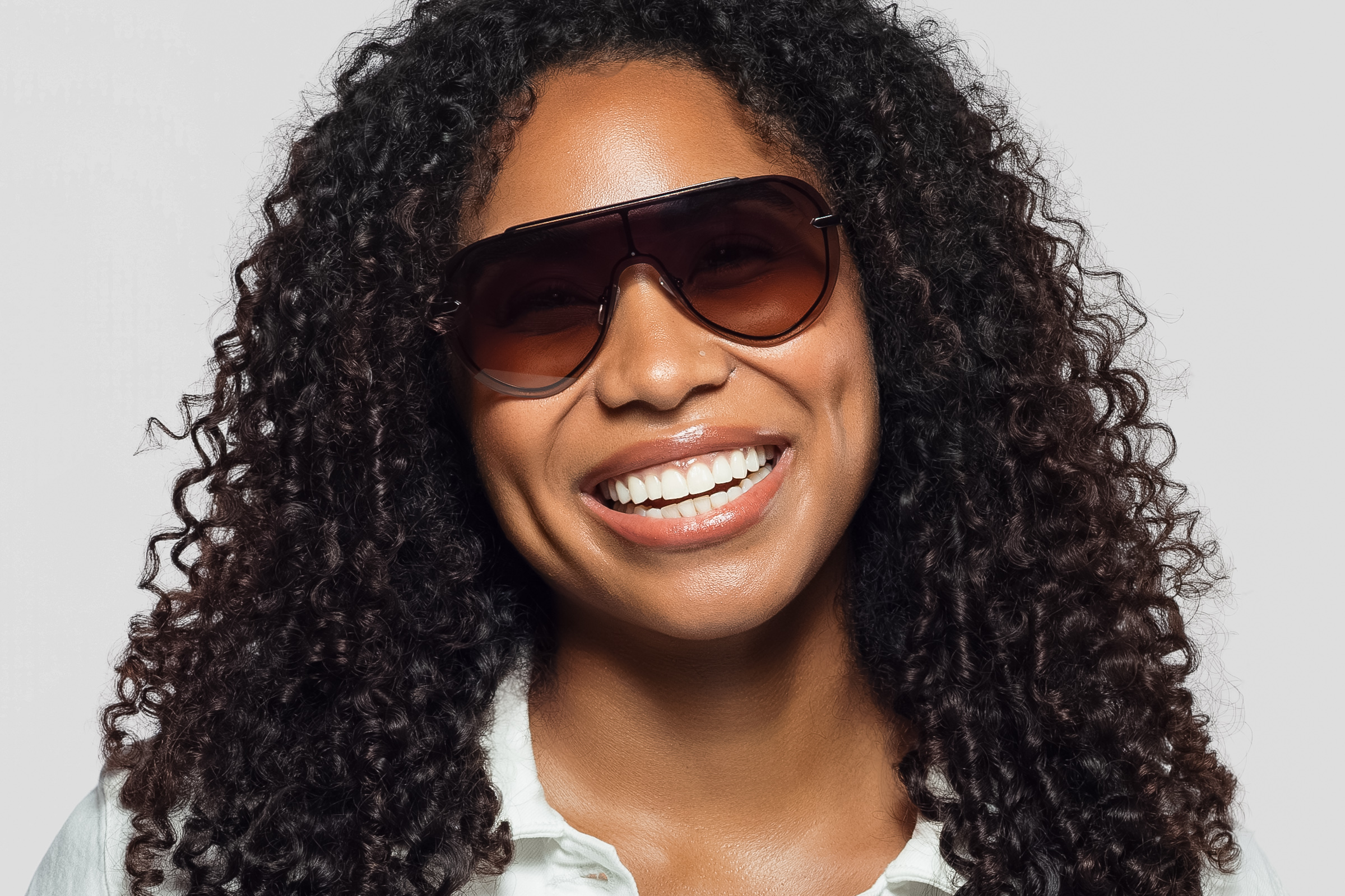 Susan - Shiny Black - Grey Gradient Lenses